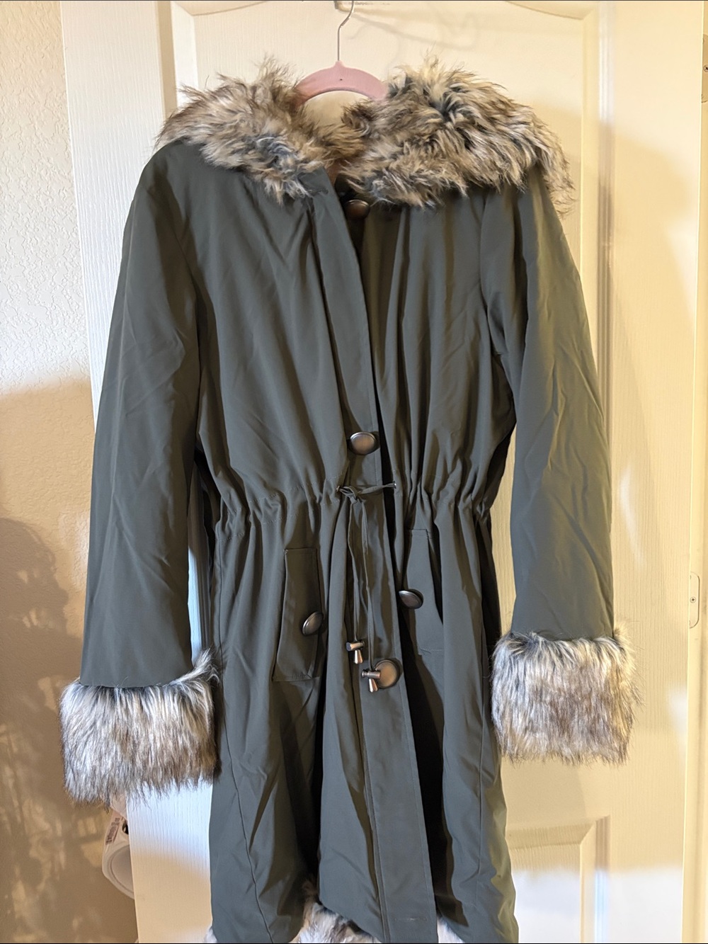 Donna Slayers Fabulous Furs Olive Green Parka with Faux-Fur Trim NWOT